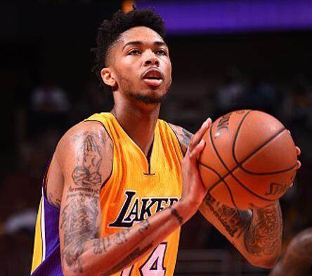 球迷应保持 球迷应保持