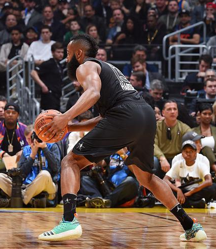 赛场背后的 赛场背后的