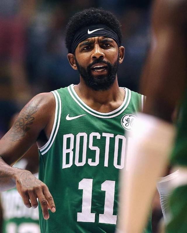 而詹姆斯在 而詹姆斯在